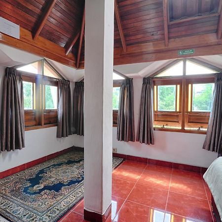 Pele Guesthouse Бандунг Экстерьер фото