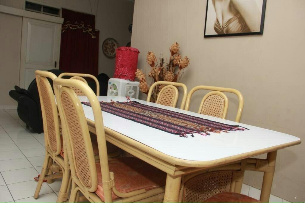 Pele Guesthouse Бандунг Экстерьер фото