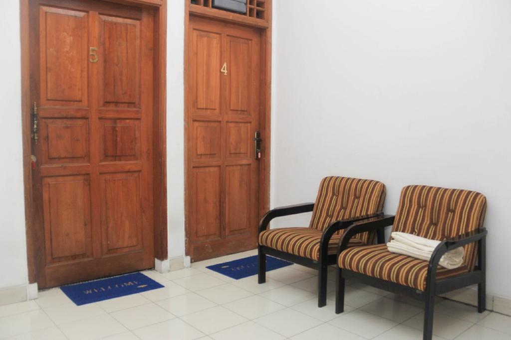 Pele Guesthouse Бандунг Экстерьер фото
