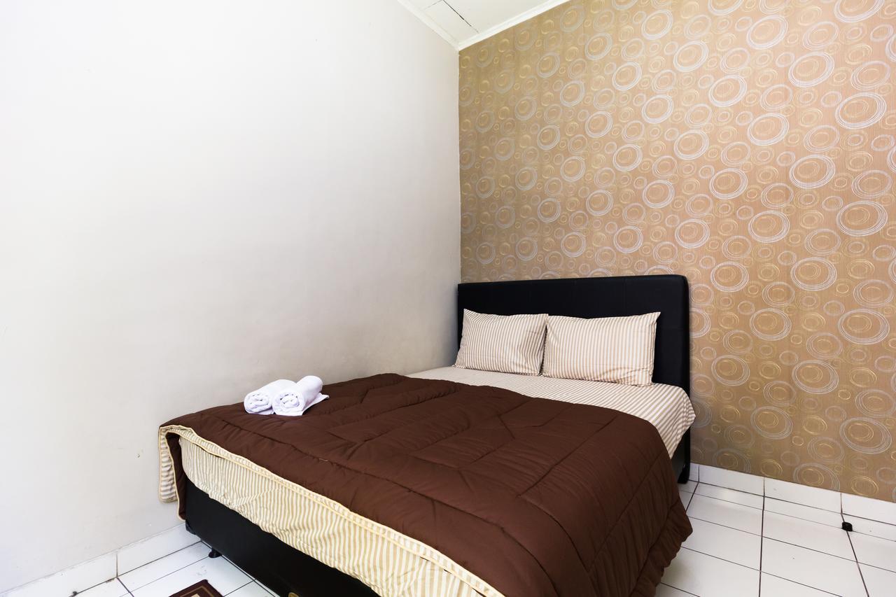 Pele Guesthouse Бандунг Экстерьер фото