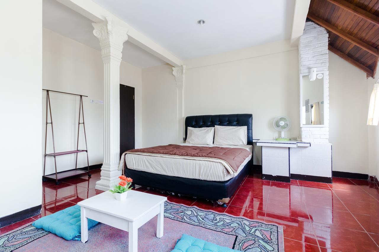 Pele Guesthouse Бандунг Экстерьер фото