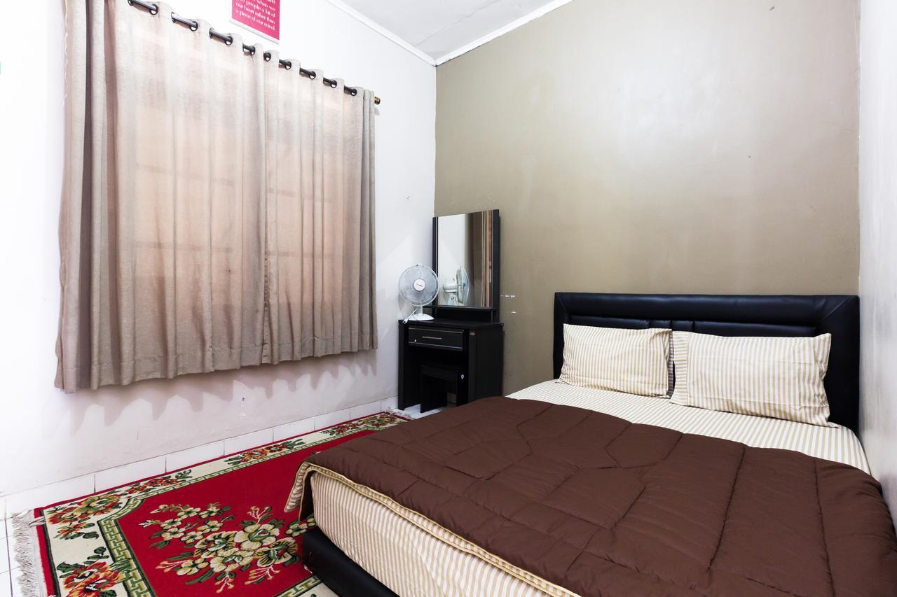 Pele Guesthouse Бандунг Экстерьер фото