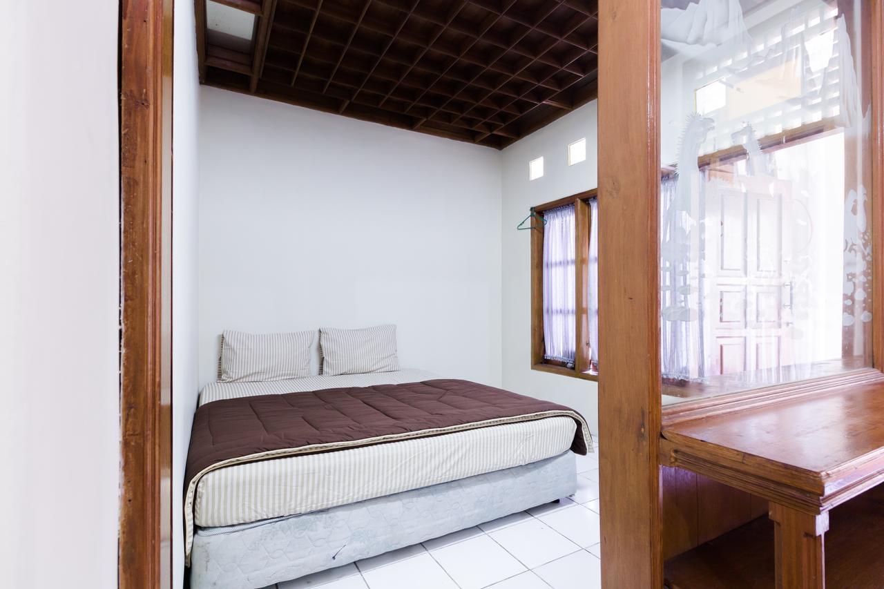 Pele Guesthouse Бандунг Экстерьер фото