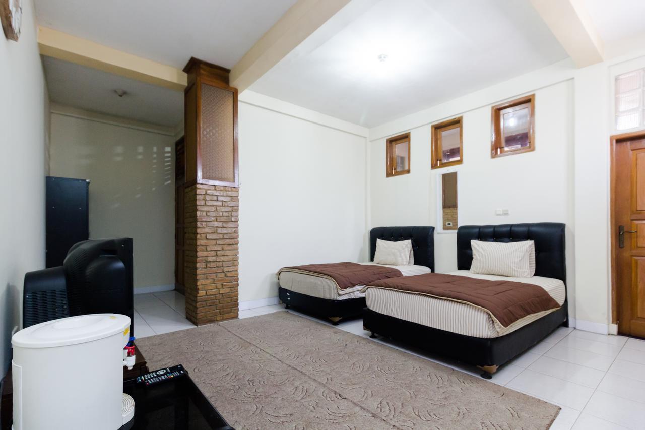 Pele Guesthouse Бандунг Экстерьер фото