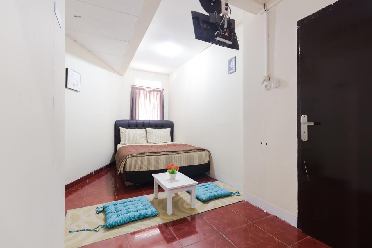 Pele Guesthouse Бандунг Экстерьер фото