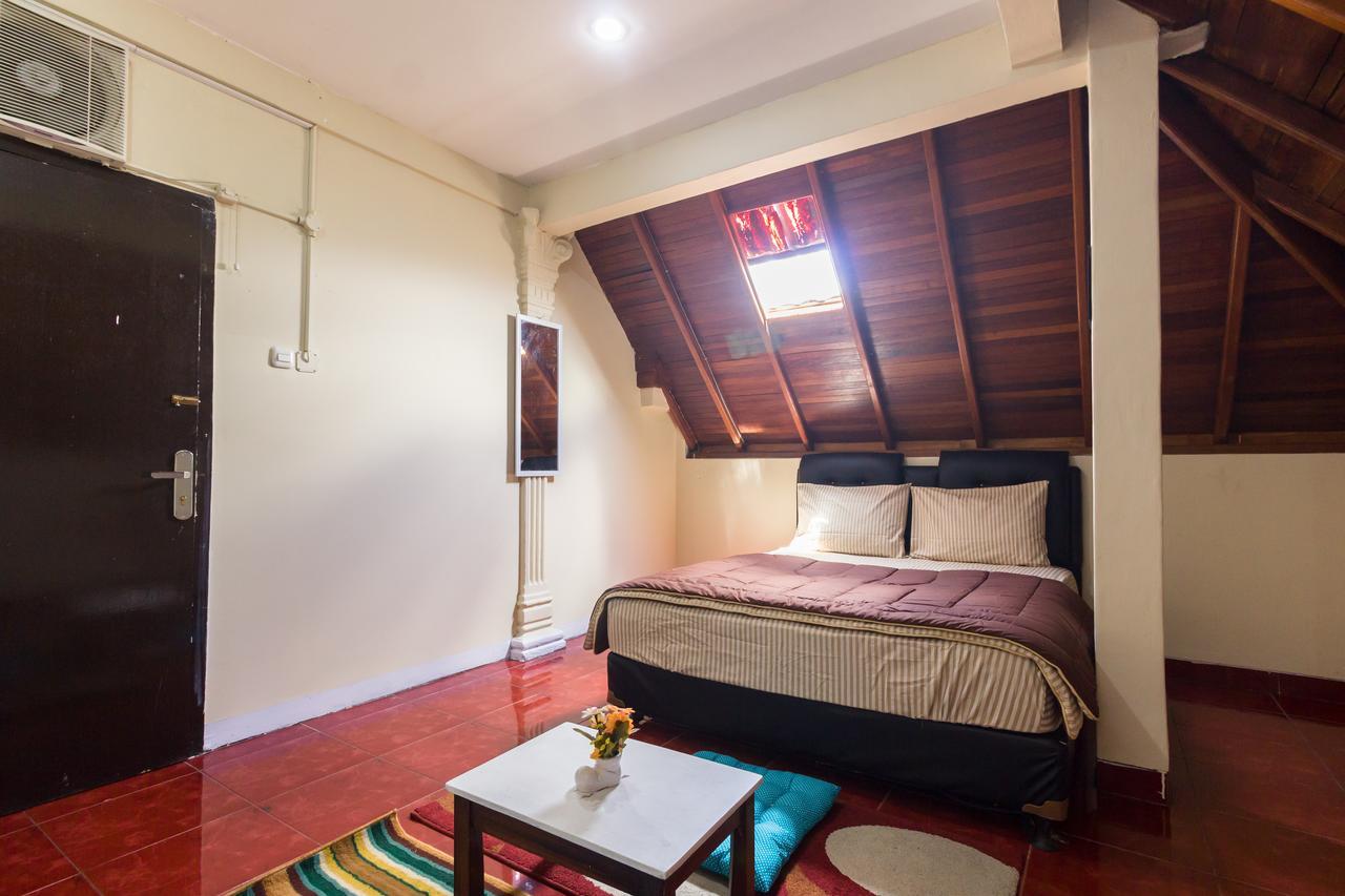 Pele Guesthouse Бандунг Экстерьер фото