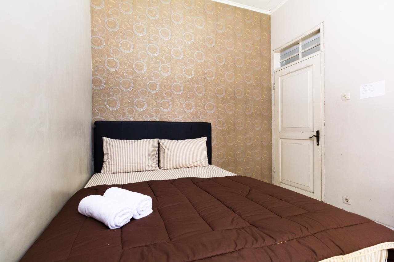 Pele Guesthouse Бандунг Экстерьер фото