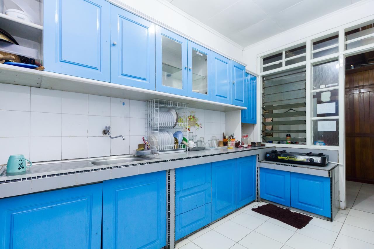Pele Guesthouse Бандунг Экстерьер фото