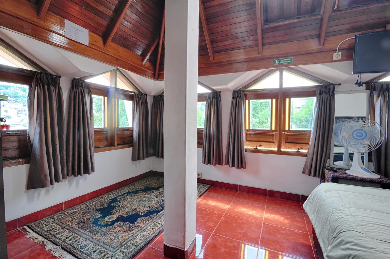 Pele Guesthouse Бандунг Экстерьер фото